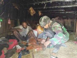 Satgas Mobile Yonif 323 Buat Terang Honai Masyarakat Papua