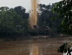 Sumur Bor Diduga Ilegal Semburkan Minyak di Muba