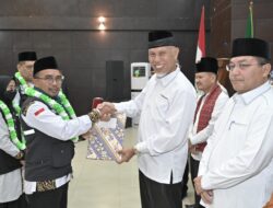 Gubernur Mahyeldi Sambut Kedatangan Jemaah Haji Kloter 1 Debarkasi Padang