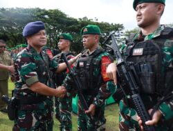 Kepala Staf Koarmada III Hadiri Upacara Pelepasan Satgas Pamtas RI-PNG Kewilayahan Yonif 623/BWU
