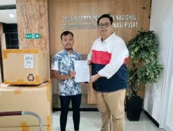 Pemko Pariaman Terima Bantuan 100 Bola Kaki Standar FIFA dari Kemenpora RI