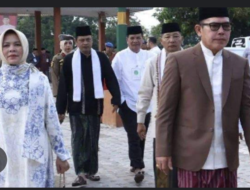 Wako Ahmadi Zubir Shalat Idul Fitri Bersama Warga di Lapangan Merdeka Kota Sungai Penuh