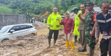 Ini Baru Cepat! Tim PUPR Kerinci Bersihkan Material Longsor dengan Sigap