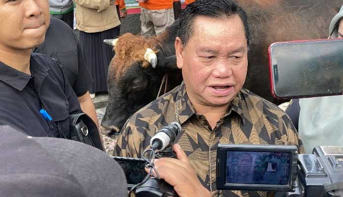 Halikinnor saat diwawancarai wartawan.