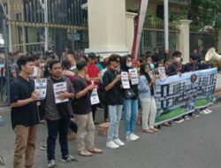 Kapolda Sumbar Diminta Usut Tuntas Kematian Afif Maulana, Puluhan Massa Gelar Unjuk Rasa