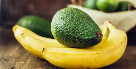 Kenapa Alpukat dan Pisang Tidak Boleh Dimakan Bersamaan?