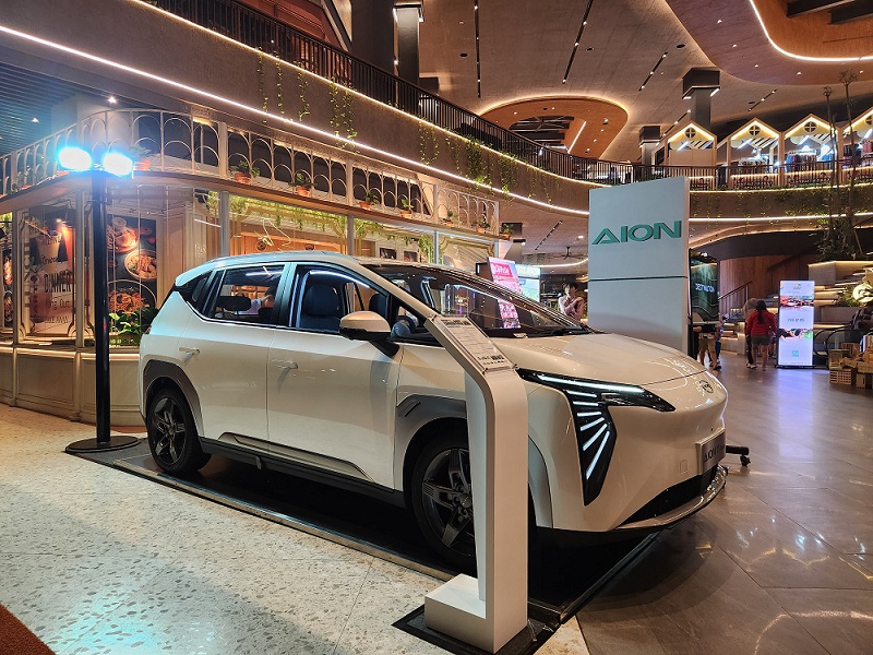 Aion Y Plus mejeng di mal.