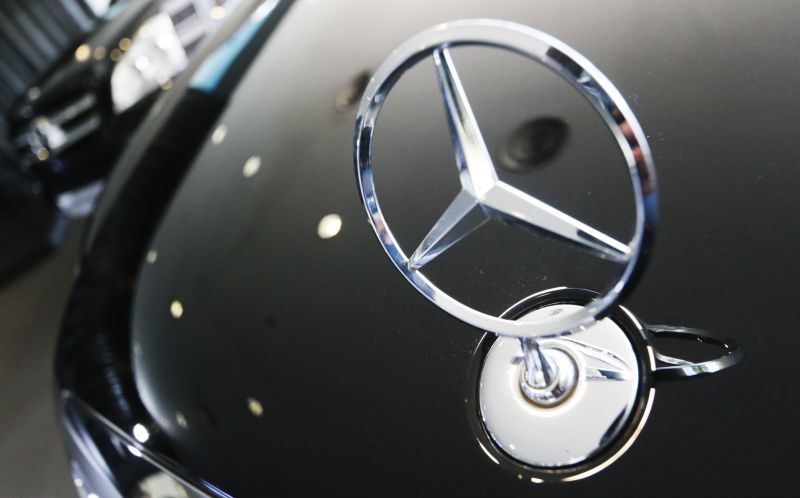 Pasar mobil listrik melambat, Mercedes Benz investasi miliaran dolar AS untuk mobil konvensional.