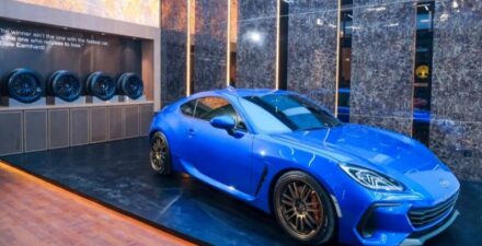 Konsep bengkel mobil saat ini berubah menjadi tempat nongkrong (hangout) mengasyikan.