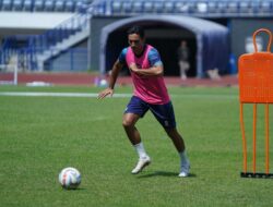 Ezra Walian Resmi Tinggalkan Persib Bandung