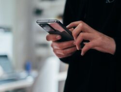 Siswa Eton College Dilarang Bawa Smartphone, Mulai September