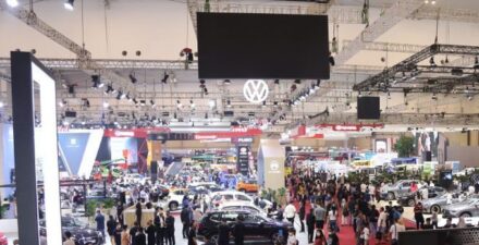 BMW i5 M60 Debut di GIIAS 2024, BEV dengan Jarak Tempuh 516 km