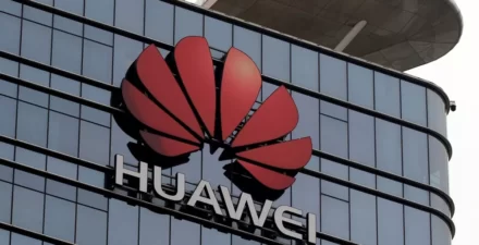 Inovasi Terbaru dari Huawei, Smartphone Lipat Tiga dengan Layar Utama Besar