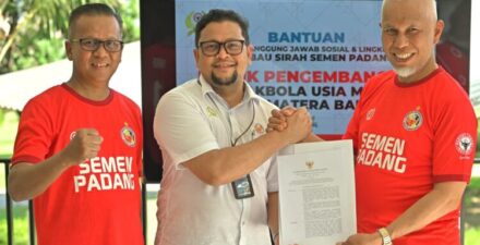 PT Semen Padang Dukung Sepakbola Sumbar dengan Bantuan Rp500 Juta