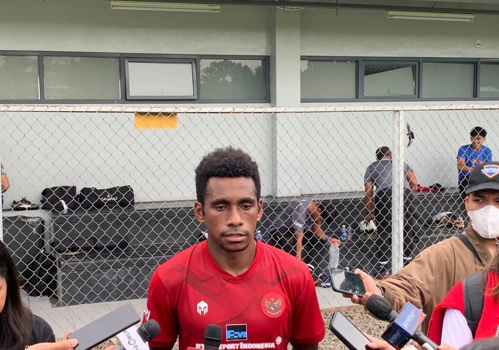 Bek Timnas Indonesia U-19, Iqbal Gwijangge