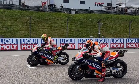 Joan Mir dan Luca Marini belum mampu selamatkan Repsol Honda dari keterpurukan
