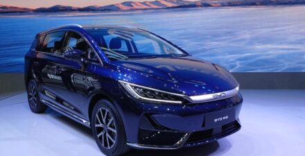 M6 jadi sorotan pengunjung, berapa target Penjualan BYD di GIIAS 2024?