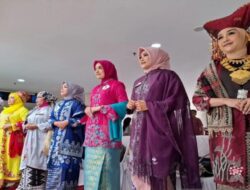 Peringati Hari Kebaya Nasional, Bukittinggi Gelar Fashion Show