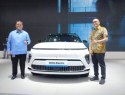Hyundai Serahkan 10 Unit All New Kona Electric kepada Bluebird di GIIAS 2024