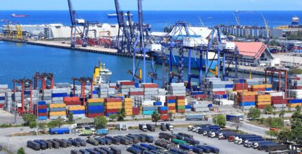 Produk china kena bea masuk 200%.