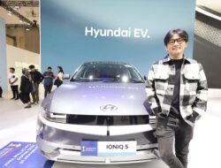 Sonny Willim Menguji Hyundai IONIQ 5 di GIIAS 2024, Desain Futuristik dan Kinerja Memukau
