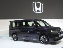 Honda Perkenalkan Step WGN e: di GIIAS 2024, Siap Tantang Toyota Voxy dan Nissan Serena