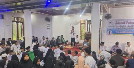 Bupati Pasaman Sabar AS membuka kegiatan didikan subuh di TPQ Al Mukarramah, Minggu (28/7/2024).