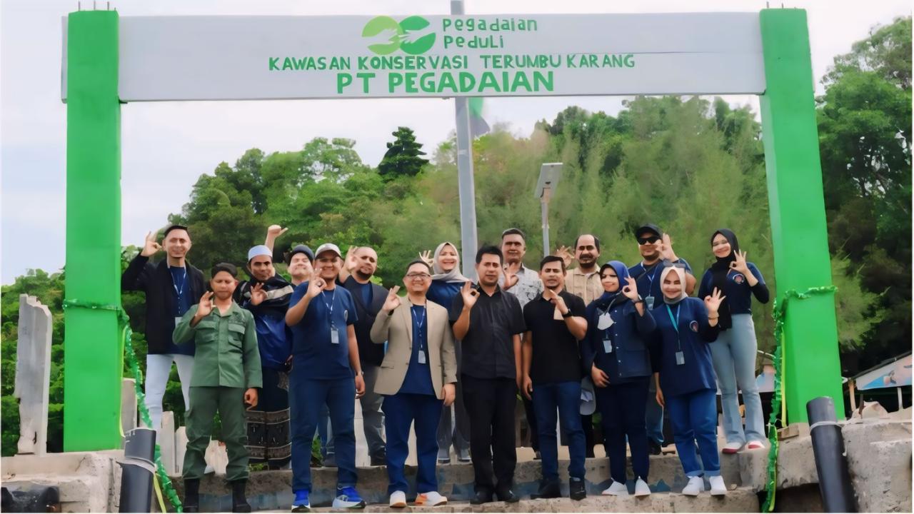 PT Pegadaian terus mendukung upaya pengurangan emisi karbon dan pelestarian lingkungan melalui kegiatan revitalisasi serta transplantasi terumbu karang di Pulau Rubiah.