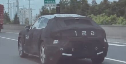 Mobil listrik baru Xiaomi sedang tes jalan