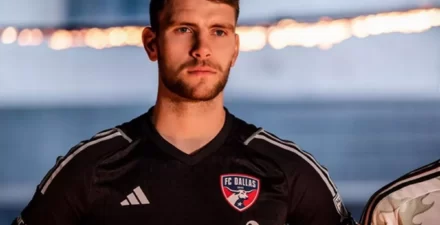Maarten Paes kala membela FC Dallas.