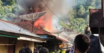 Kebakaran Habis Ludeskan Tiga Rumah di Nagari Panti