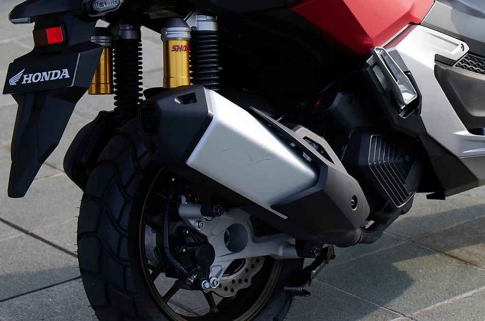 Knalpot motor suka nembak saat gas dilepas, ini 7 penyebabnya.