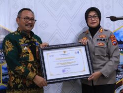 Hari Bayangkara ke 78, Pj Wako Suprayitno Berikan Dua Penghargaan Untuk Kapolresta Payakumbuh