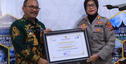 Hari Bayangkara ke 78, Pj Wako Suprayitno Berikan Dua Penghargaan Untuk Kapolresta Payakumbuh