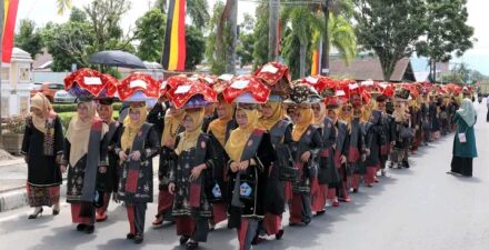 Kearifan Lokal Arakan Jamba Bundo Kandung Meriahkan Tahun Baru Islam 1446 H/2024 M di Kota Pariaman