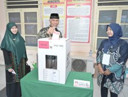 Mahyeldi Menjadi Pemilih Ke-10 dalam PSU DPD RI di TPS 12, Kelurahan Jati Baru, Kota Padang