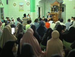 Beri Tausiyah Subuh di Masjid Baiturrahmah Agam, Mahyeldi Ingatkan Orang Tua Jangan Tinggalkan Generasi Lemah