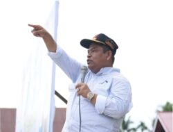 Bupati Suhatri Bur Himbau Warga Padang Pariaman Kibarkan Bendera Merah Putih Sebulan Penuh