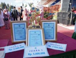 Solsel Bawa Pulang Predikat Juara I Lomba Defile dan Yel-yel PKK Tingkat Sumbar