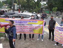 Geram Desak DKPP Copot Jabatan Ketua KPU Labusel