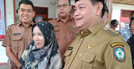 Diketahui Telah Mengabdi 11 Tahun Jadi Guru Honorer, Buk Guru Ini Diangkat Langsung Oleh Bupati Kotim Jadi Tenaga Kontrak