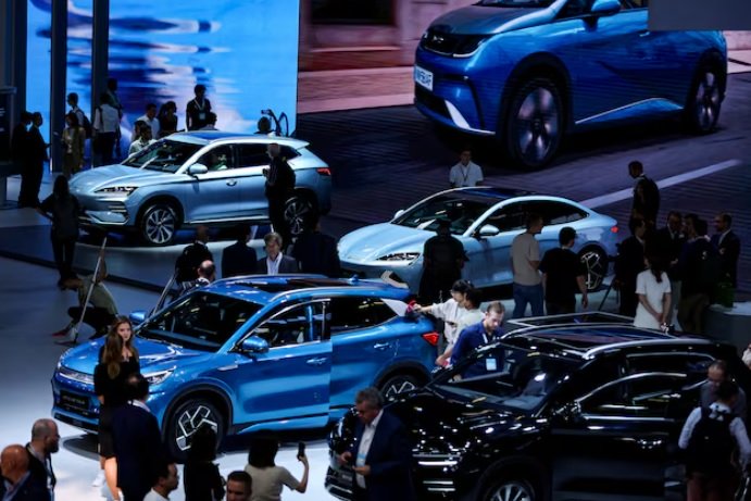 Kolaborasi dengan Uber, 100 ribu mobil listrik BYD bakal jadi taksi online