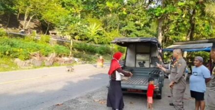 Satpol PP Edukasi Warga untuk Keselamatan di Jalan