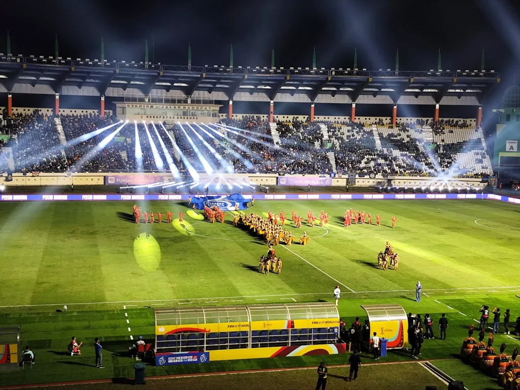 Opening Ceremony Liga 1 2024-2025 dimeriahkan ratusan penari tradisional