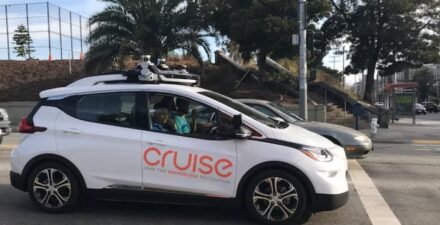 Cruise Tawarkan Taksi Robot ke Uber Mulai Tahun Depan
