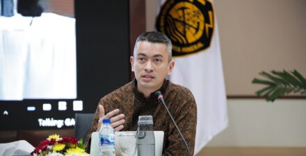 Sekertaris Jenderal Asosiasi Ekosistem Mobilitas Listrik (AEML), Rian Ernest saat menyampaikan tanggapan terkait terbitnya Peraturan Menteri Energi dan Sumber Daya Mineral (ESDM) Nomor 7 Tahun 2024 tentang tarif tenaga listrik pada Rabu (31/7/2024)