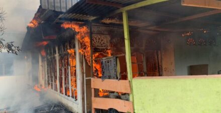 Rumah Tua di Padang Utara Terbakar, Kerugian Capai Rp700 Juta