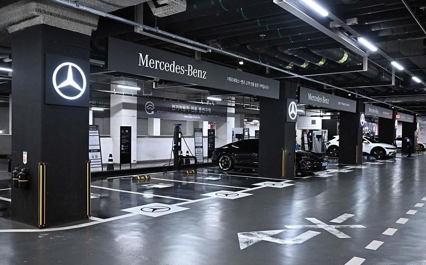 Kebakaran mobil listrik Mercedes-Benz bikin pemilik panik hingga ramai-ramai jual kendaraannya.