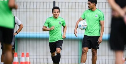 Chanathip Songkrasin dan Teerasil Dangda pernah mempermalukan Timnas Indonesia.