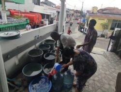 Kemarau Panjang, BPBD Padang Bantu Air Bersih untuk Warga